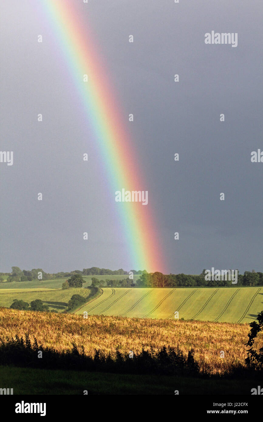 Rainbow su campi - Pot of Gold - Rutland Inghilterra Foto Stock