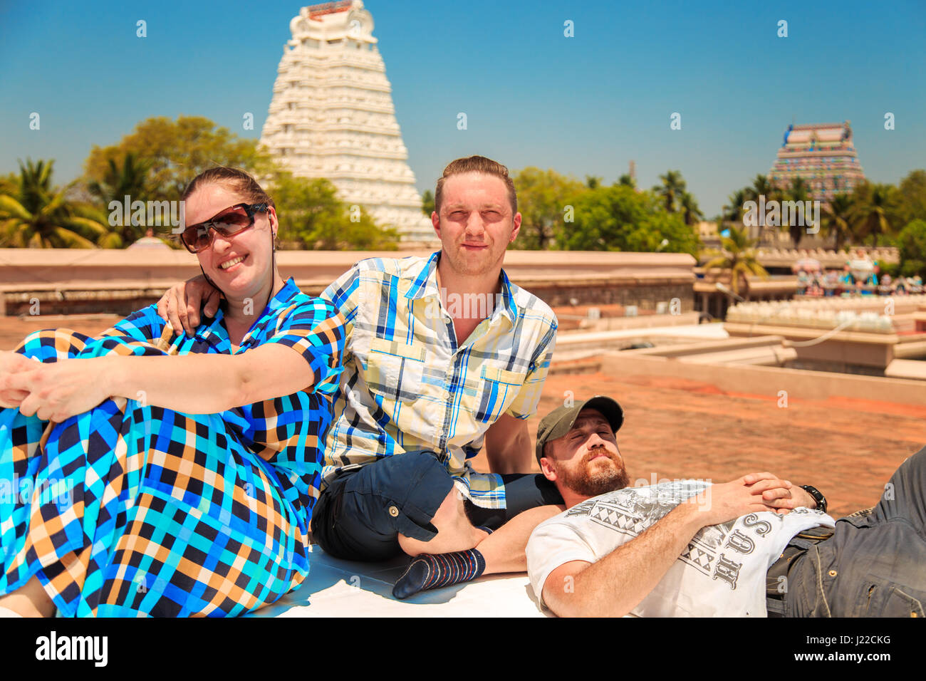 Gruppo di turisti sulla piattaforma di osservazione del Grande Tempio di Trichy. Foto Stock