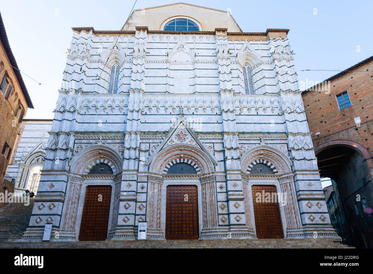 Vista giorno di Siena Cattedrale di Santa Maria Assunta (Duomo di Siena) a Siena, Toscana, Italia. Punto di riferimento italiano Foto Stock