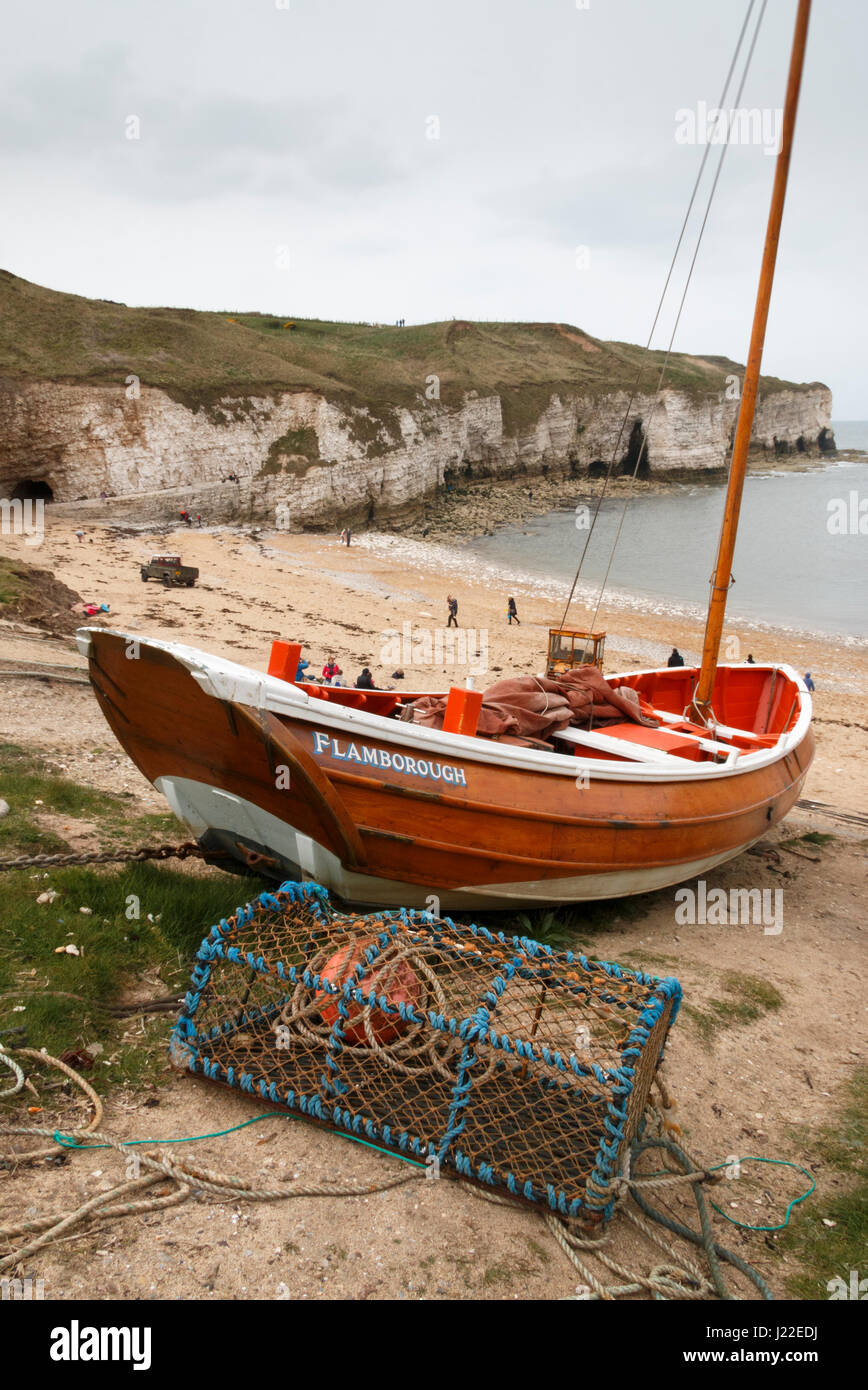 Una barca da pesca a nord di atterraggio, Flamborough Foto Stock