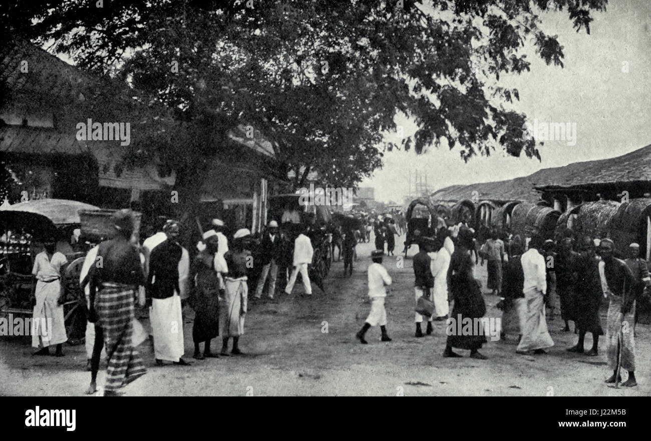 Una strada in Pettah, Ceylon, circa 1900 Foto Stock