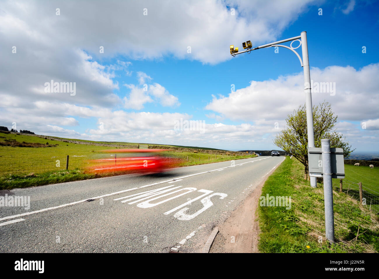 Velocità media fotocamera sulla A527 Macclesfield a Buxton strada attraverso le montagne del Parco Nazionale di Peak District. Foto Stock