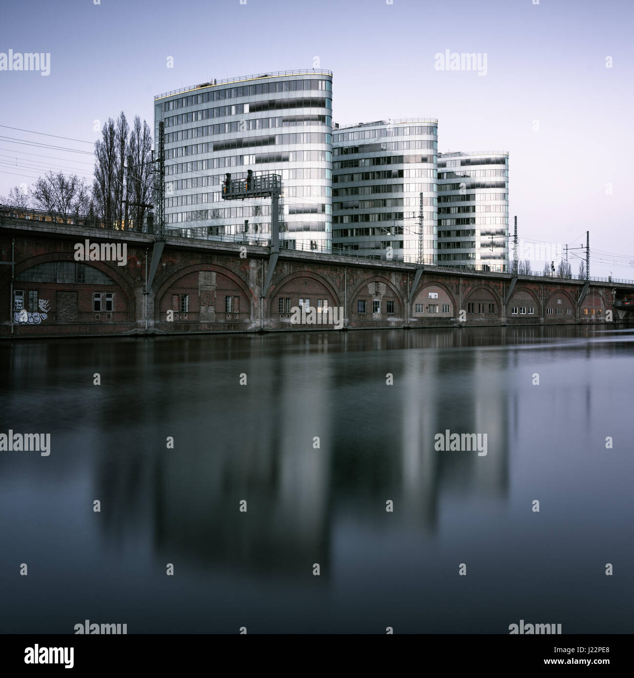 Berliner Verkehrsbetriebe, LPP principale edificio amministrativo sul fiume Spree, Berlin Mitte, Berlin, Germania Foto Stock