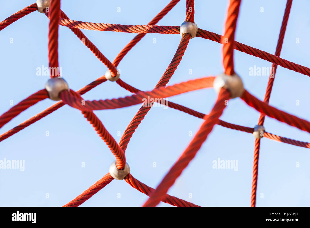 Deutschland, Spielplatz, Kletternetz für Kinder, Netzwerk, Vernetzung, Verbindung, Kommunikation, seil, Kletterseil, klettern, Herausforderung, Aktivi Foto Stock