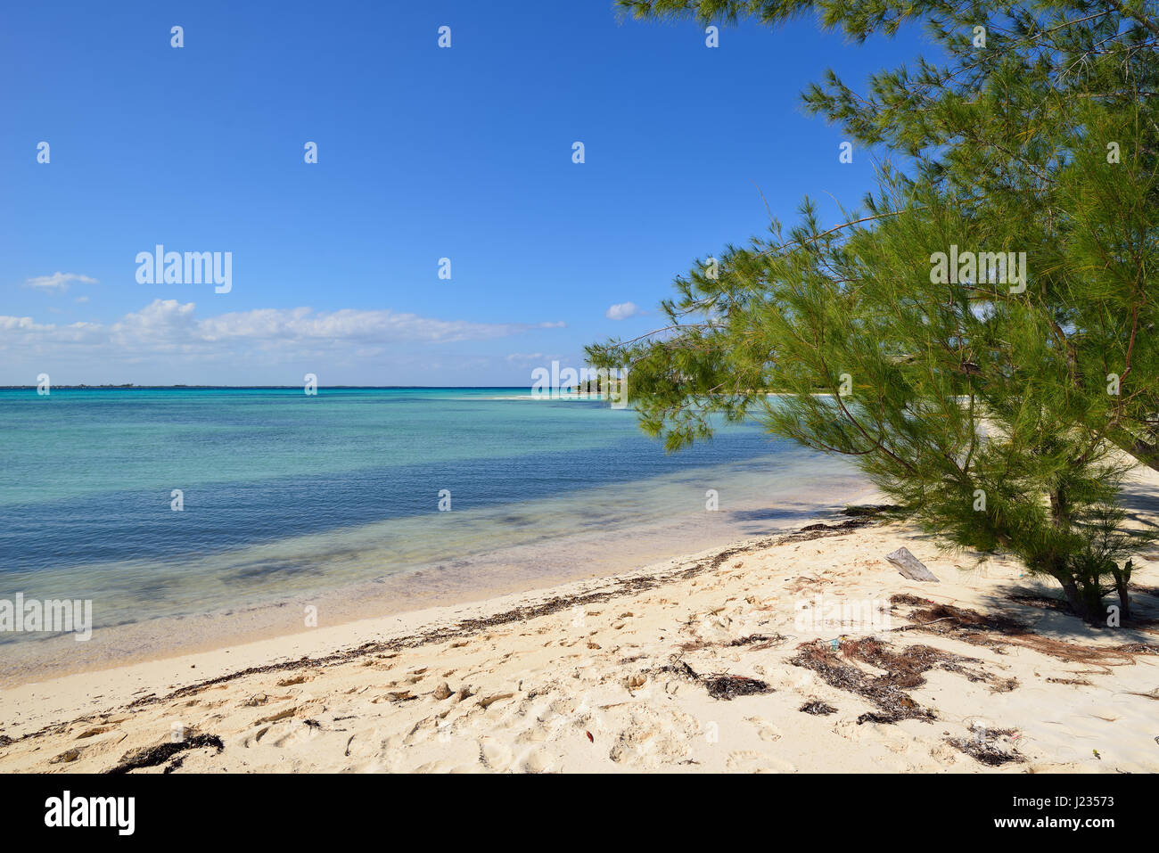 La sabbia di La Herradura beach e acqua turchese sulla costa selvaggia di Cuba Foto Stock