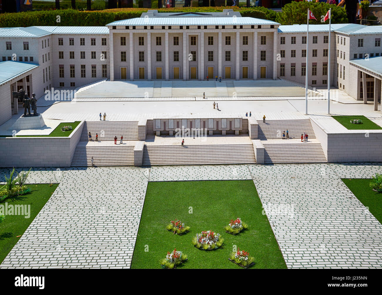 ISTANBUL, Turchia - 10 July, 2014: Miniaturk park a Istanbul, Turchia. Copia in scala della costruzione della Grande Assemblea nazionale della Turchia. Foto Stock