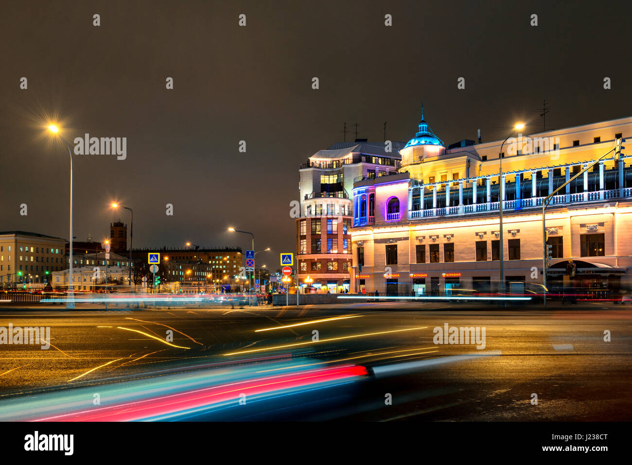 Nuovo Arbat avenue di sera (Mosca, Russia) Foto Stock
