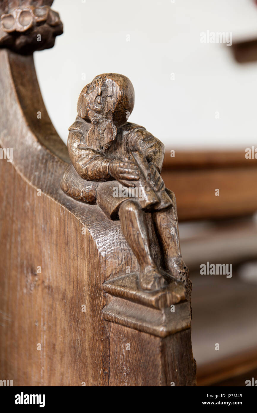 Banco di Pew fine sculture medievali, Thurgaton Chiesa, Norfolk Foto Stock