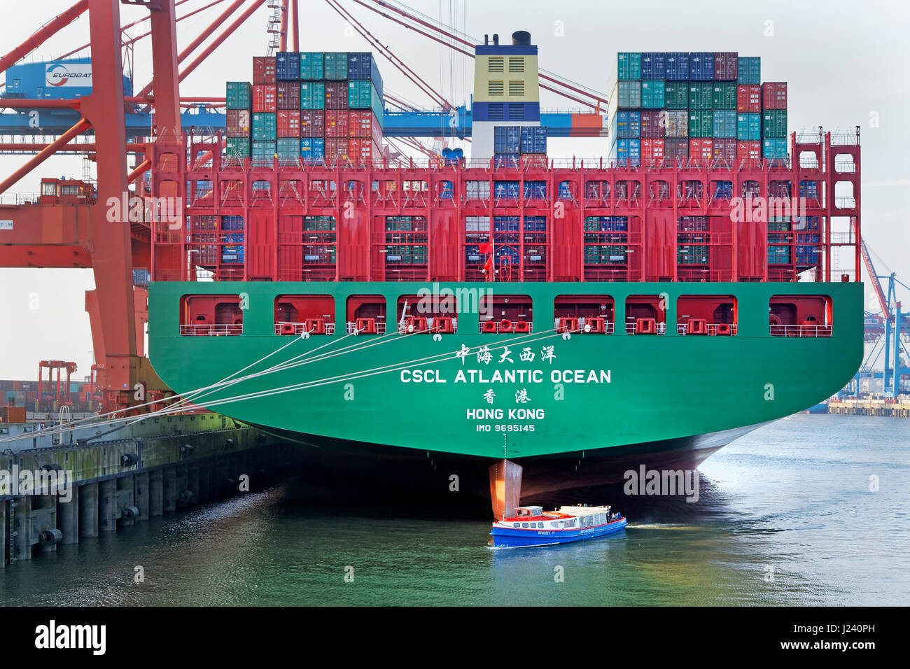 Nave container di notte al porto di Amburgo, Containerterminal Eurogate, Amburgo, Germania, Europa Foto Stock