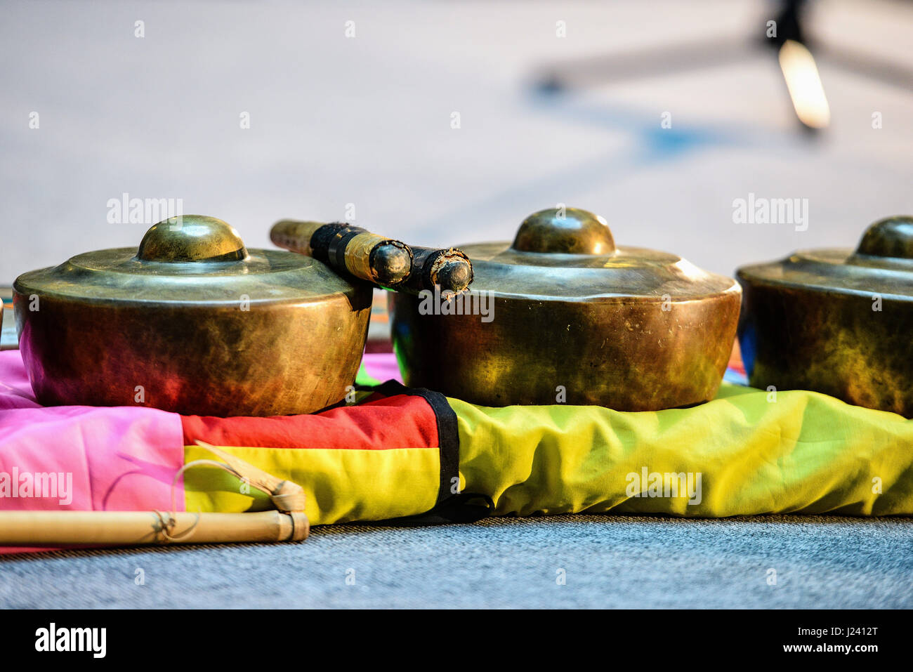 Indonesiano folk antichi strumenti musicali. Fotografia di close-up. Foto Stock