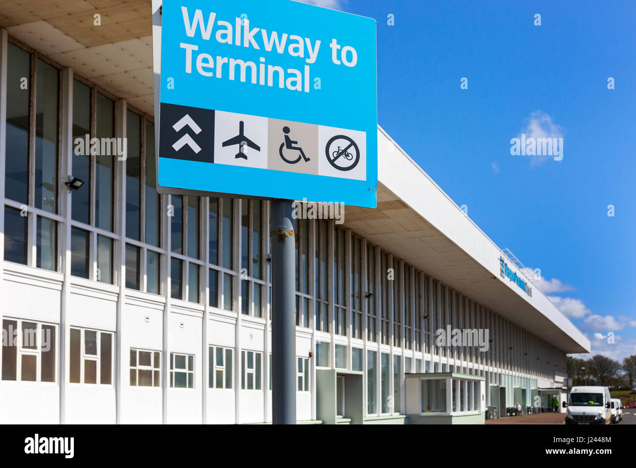 Ingresso principale segno all'aeroporto di Glasgow Prestwick, Prestwick, Ayrshire, in Scozia. Questo aeroporto è stato acquistato dal governo scozzese e ha n Foto Stock