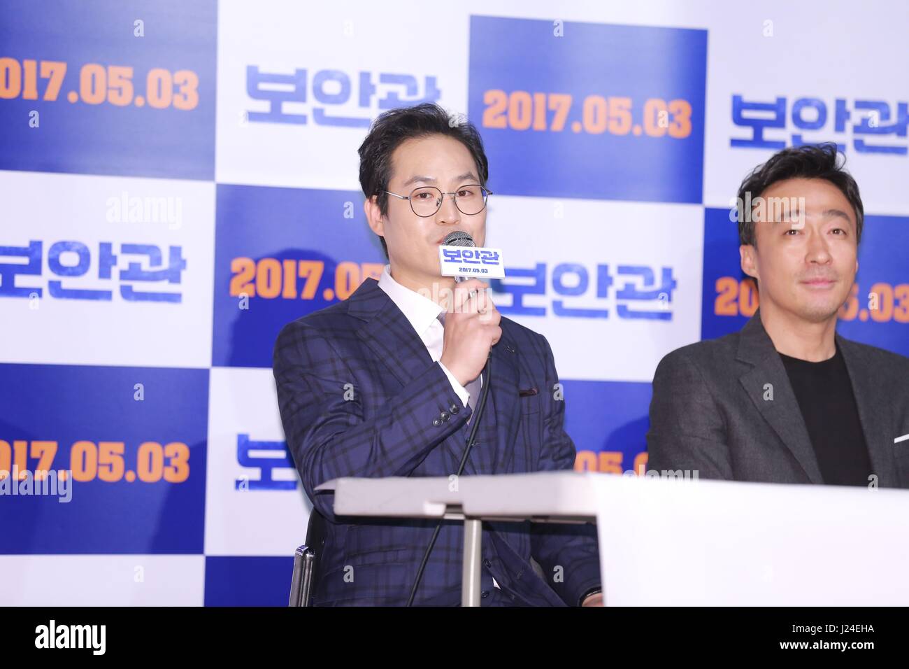 Seul in Corea. 24 apr, 2017. Jin-ung Jo, Kim Sung-kyun, Sung-min Lee e Joo Hyung Kim assistere alla premiere di Security Officer a Seul, in Corea il 24 aprile, 2017.(Cina e Corea diritti) Credito: TopPhoto/Alamy Live News Foto Stock