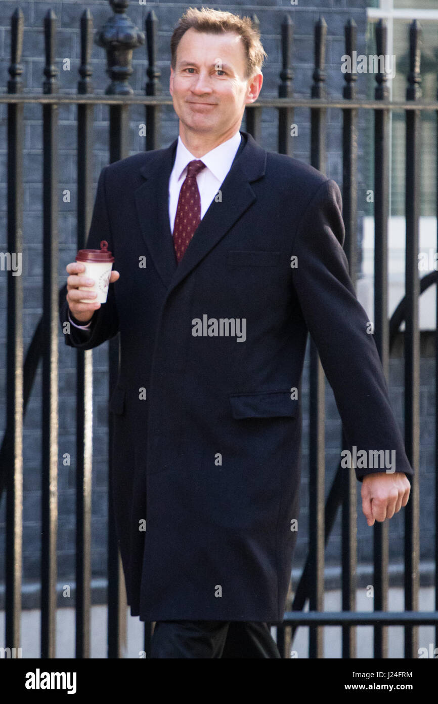 Londra, Regno Unito. Xxv Aprile, 2017. A Downing Street, Londra, 25 aprile 2017. Segretaria di salute Jeremy Hunt assiste il settimanale riunione del gabinetto al 10 di Downing Street a Londra. Credito: Credito: Paolo Davey/Alamy Live News Foto Stock