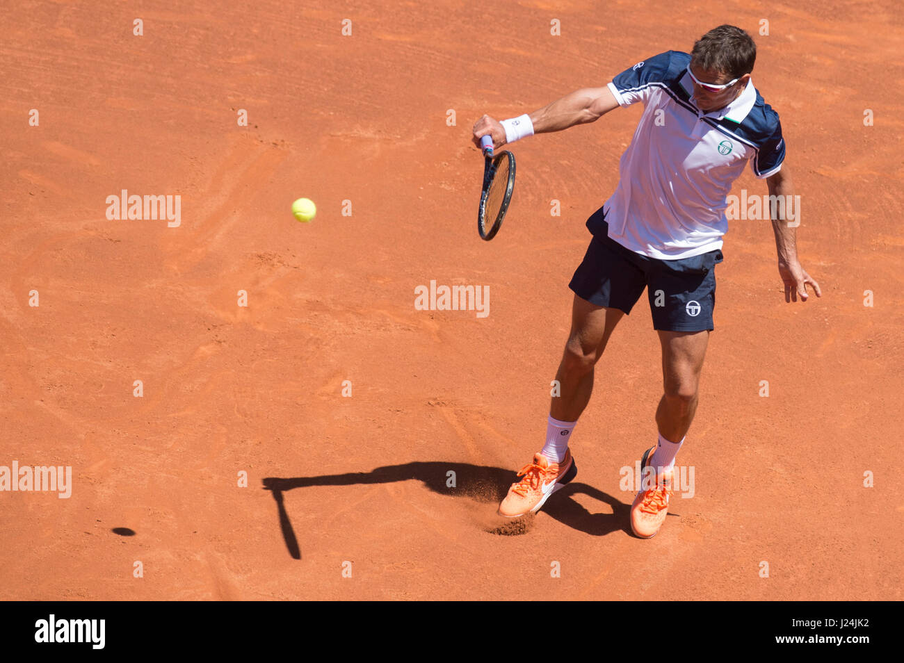 Barcellona, Spagna. Xxv Aprile, 2017. Lo spagnolo giocatore di tennis Tommy ROBREDO: risultati nei durante un primo giro di gioco contro Yuichi Sugita a "Barcelona Open Banc Sabadell - Trofeo Conde de Godó'. Credito: David Grau/Alamy Live News. Foto Stock