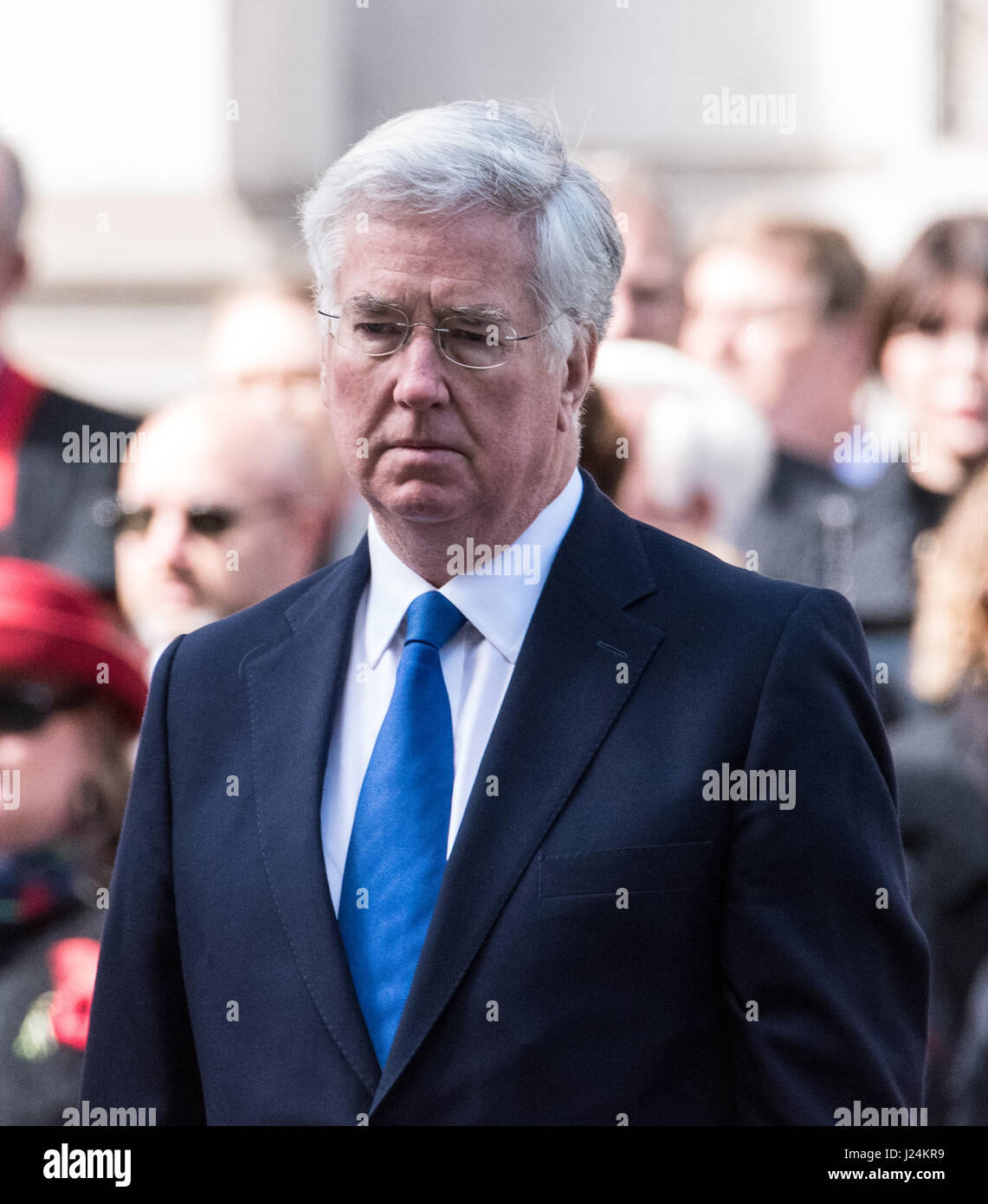 Londra, Regno Unito. Xxv Aprile, 2017. Sir Michael Fallon il Segretario della Difesa, frequentare l annuale ANZAC commemeration in Whitehall, Londra Credito: Ian Davidson/Alamy Live News Foto Stock
