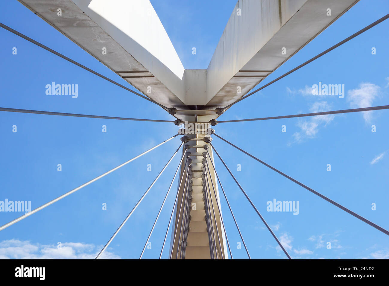 I cavi e la torre del ponte di sospensione . Foto Stock