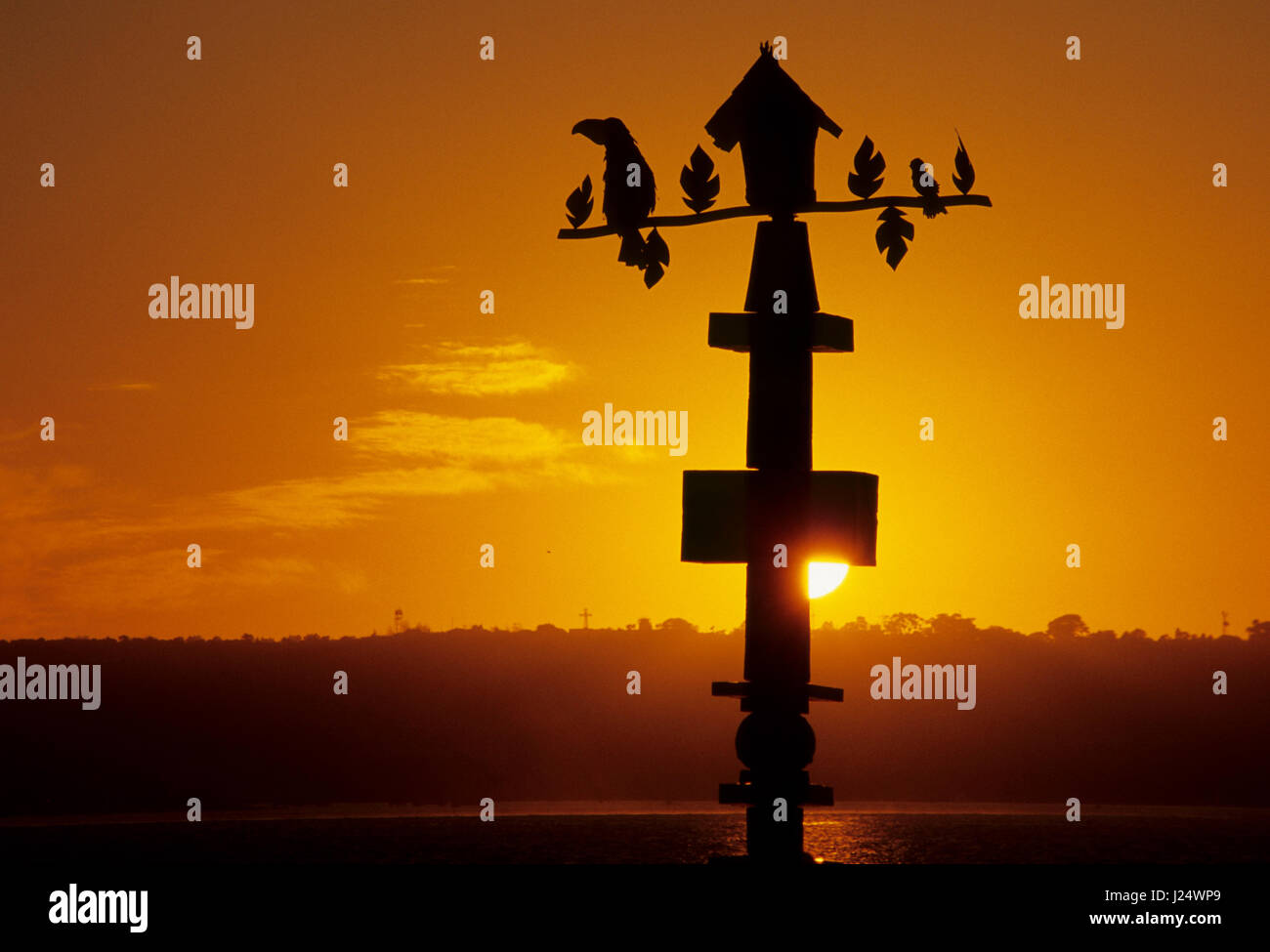 Una diversa ma amare coppia tramonto, Embarcadero off porto nord Dr, San Diego, California Foto Stock