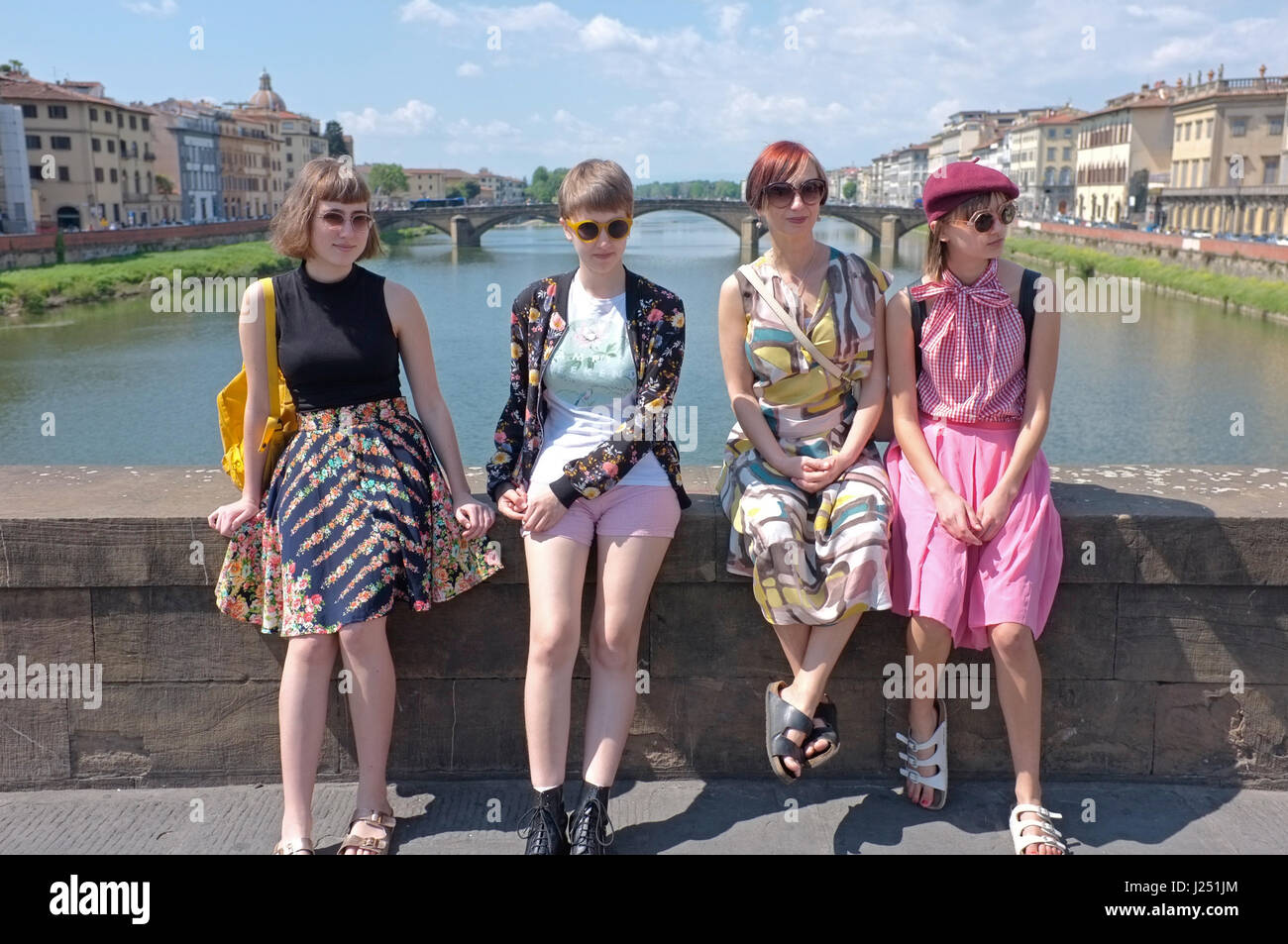 Una madre e le sue figlie in Firenze Foto Stock