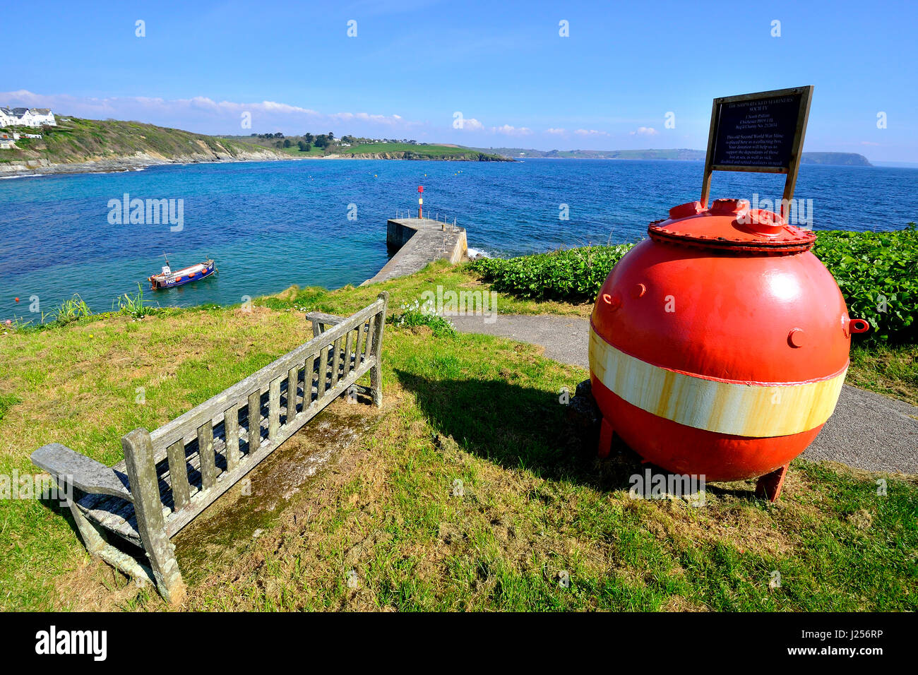 Vista del porto al mare holiday resort di Portscatho sulla penisola di Roseland, Cornwall, Regno Unito Foto Stock