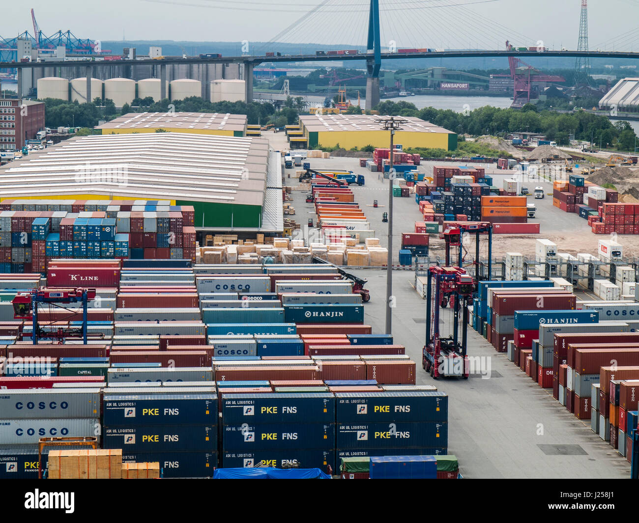 CTT Container Terminal Tollerort nel porto di Amburgo, Germania. Foto Stock