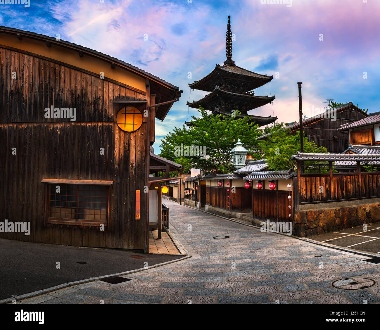 Yasaka Pagoda e Sannen Zaka Street al mattino, Higashiyama, Kyoto, Giappone Foto Stock