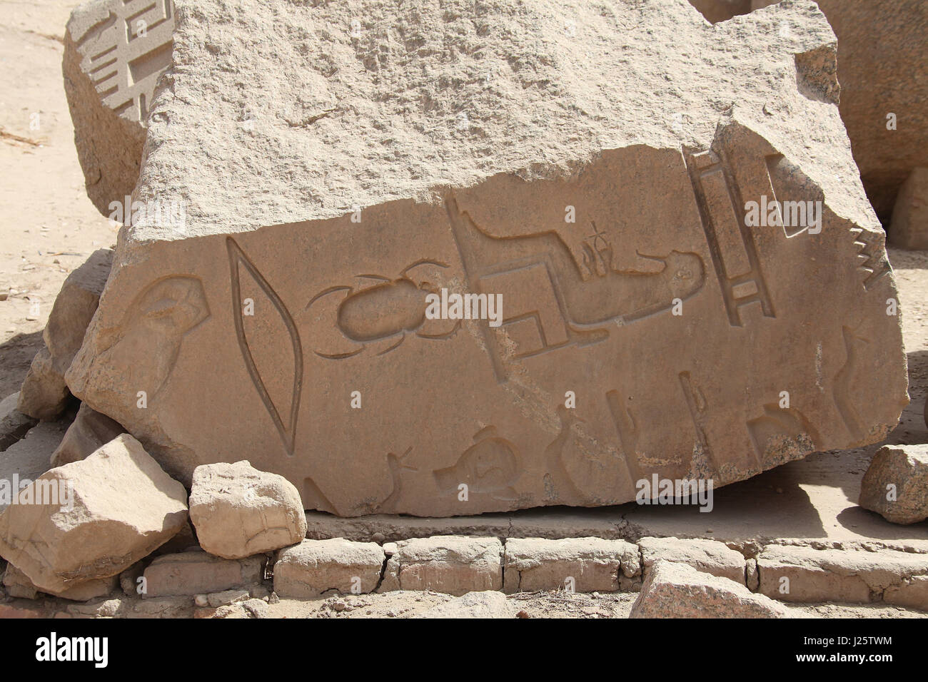 Intaglio di uno scarabeo scarabeo al Tempio di Karnak Foto Stock