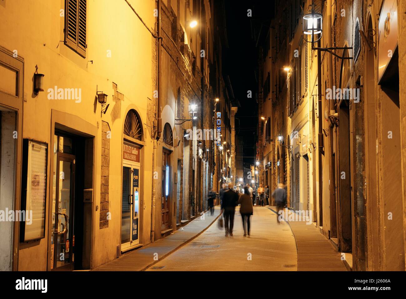 Firenze - 20 Maggio: Street view il 20 maggio 2016 a Firenze, Italia. Firenze fu un centro medievale di unione del commercio e della finanza ed è il luogo di nascita Foto Stock