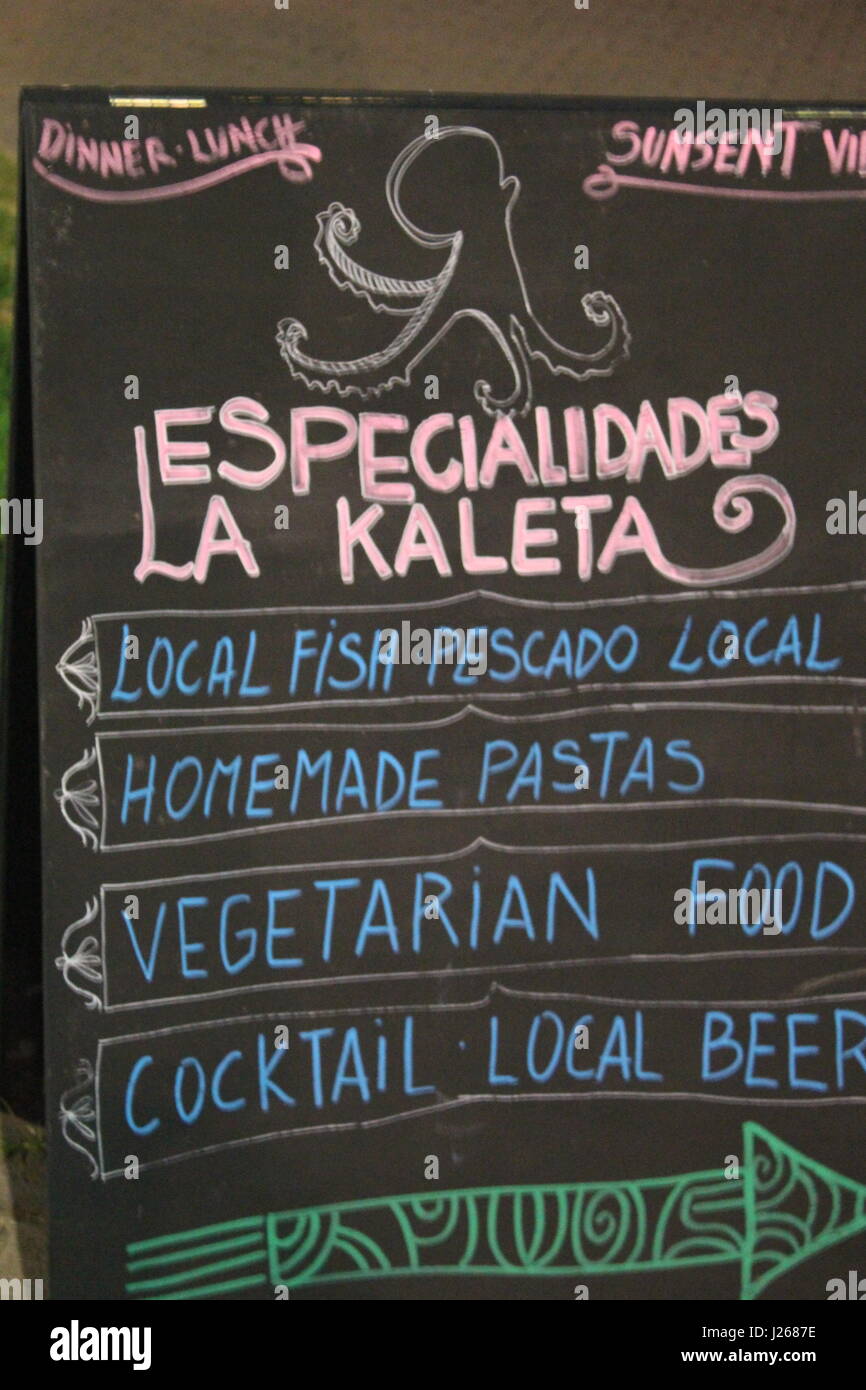 Menu sulla lavagna presso il ristorante sull'Isola di Pasqua Foto Stock
