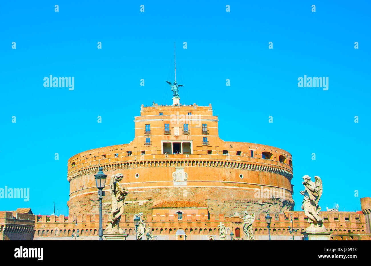 Famoso Castel Santâ Angelo con le statue di San Angeli bridge . Roma, Italia Foto Stock