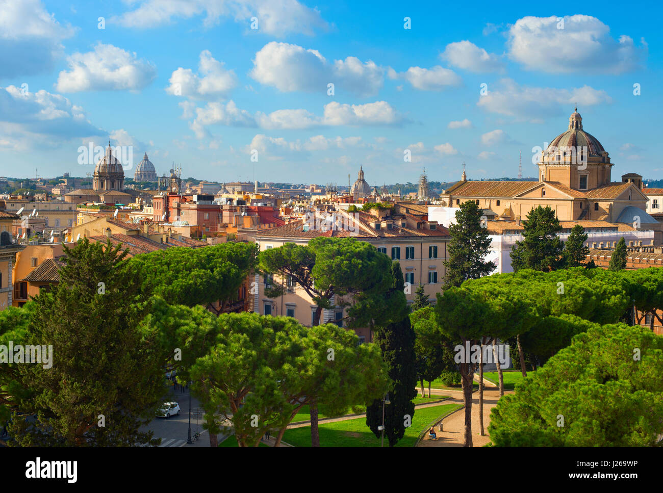 Vista aerea di Roma Centro Storico nella giornata di sole. Italia Foto Stock