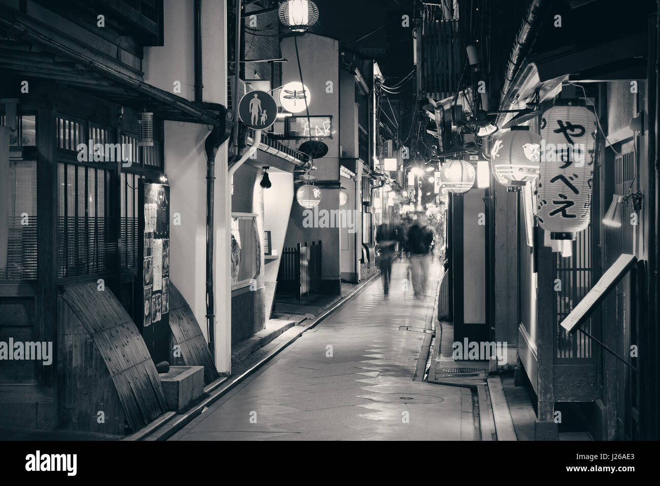 KYOTO, Giappone - 18 Maggio: Street vista notturna il 18 maggio 2013 a Kyoto. Ex capitale imperiale del Giappone per più di mille anni ha il nome Foto Stock