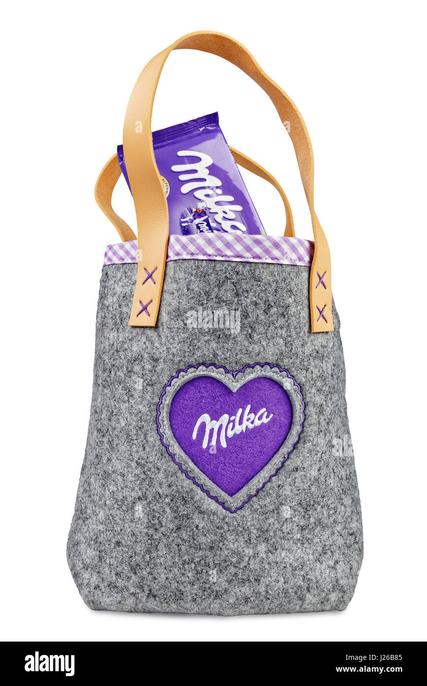 Pola, Croazia - 17 Aprile 2017: Studio shot di cioccolato Milka borsa. Milka è un marchio tradizionale di confezione di cioccolato, fabbricato da Mondelez ho Foto Stock