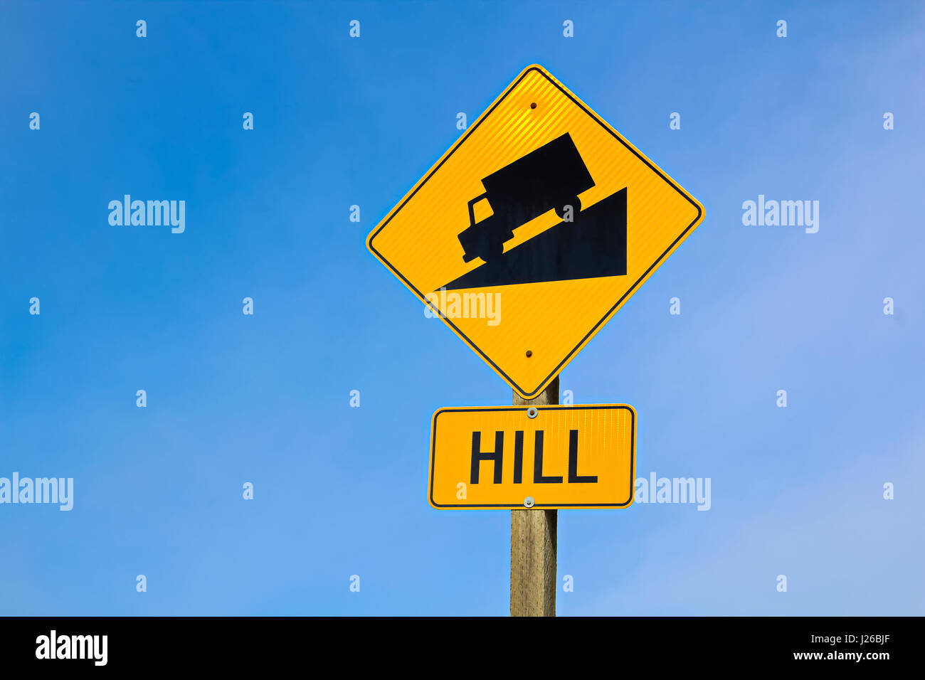 Avvicinando hill segno lungo l'autostrada. Foto Stock
