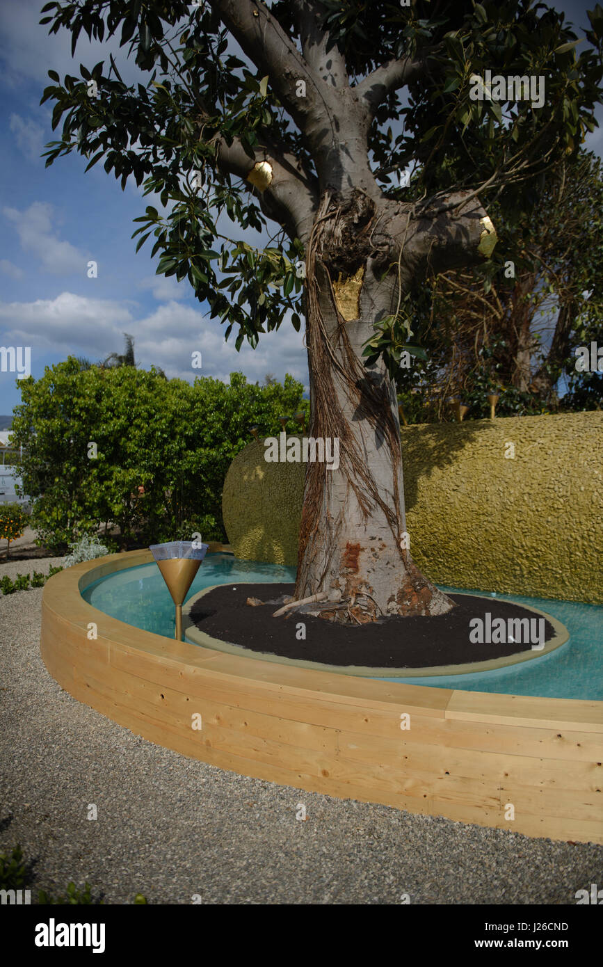 L'installazione di verde di Stefano Passerotti al Giardino Radicepura Festival è intitolato Evaporazione mediterranea. Si tratta di una riflessione sulla corrente st Foto Stock