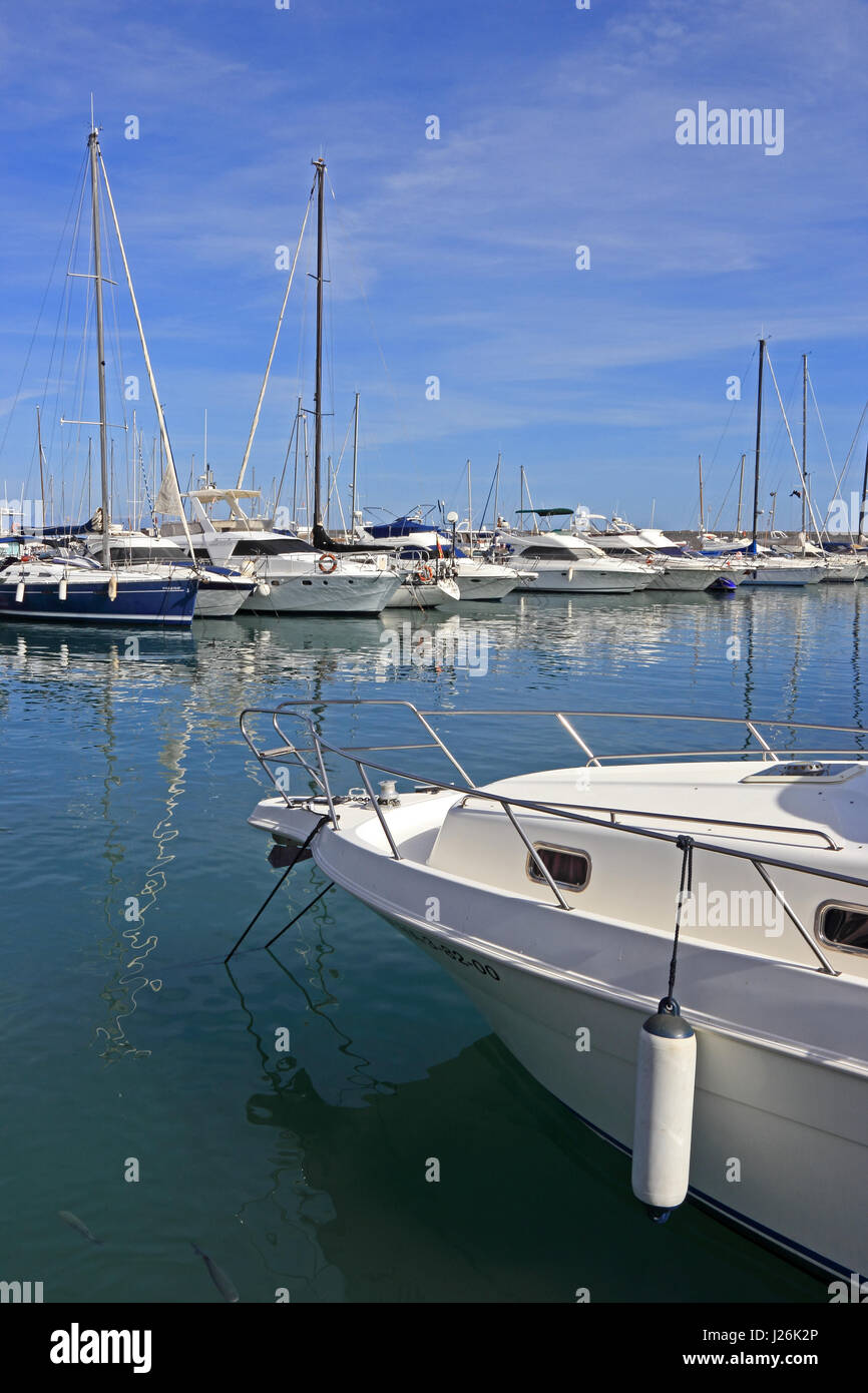 Yacht ormeggiati in porto, Fuengirola, Spagna Foto Stock