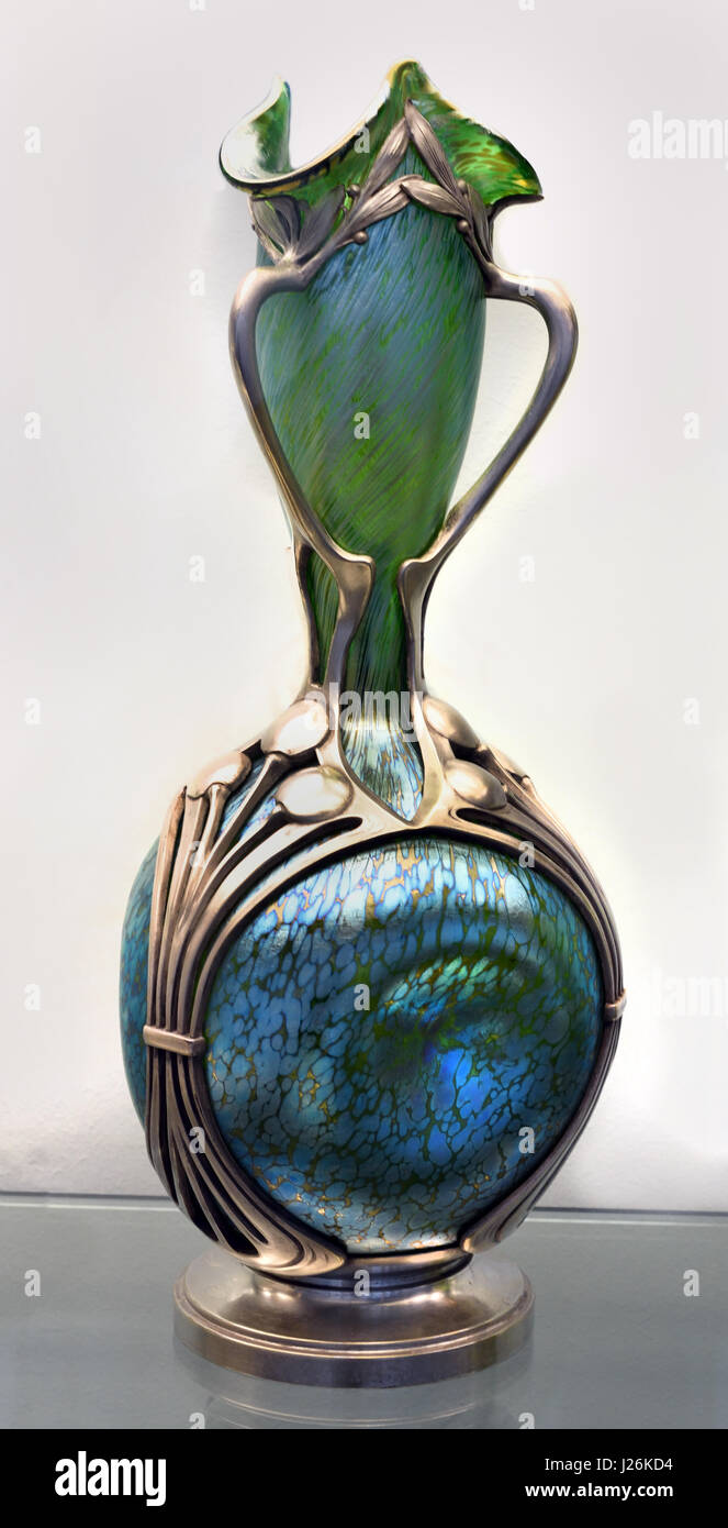 Vaso con supporto di montaggio 1900 da Joh. Loetz Witwe, (Gio. Lötz Witwe ) è stato un importante ramo fabbrica di vetro di Klostermühle, opere di Loetz sono tra i più straordinari esempi di art nouveau. Austrian ,l'Austria. Foto Stock