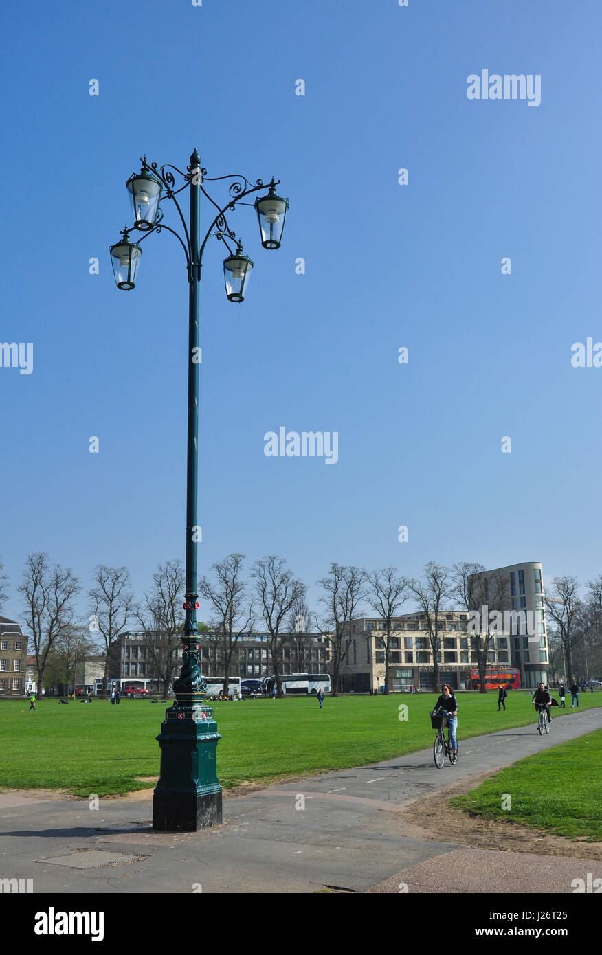 Lampada decorativa post a "Realtà Checkpoint', Parkers pezzo, Cambridge, Inghilterra, Regno Unito Foto Stock