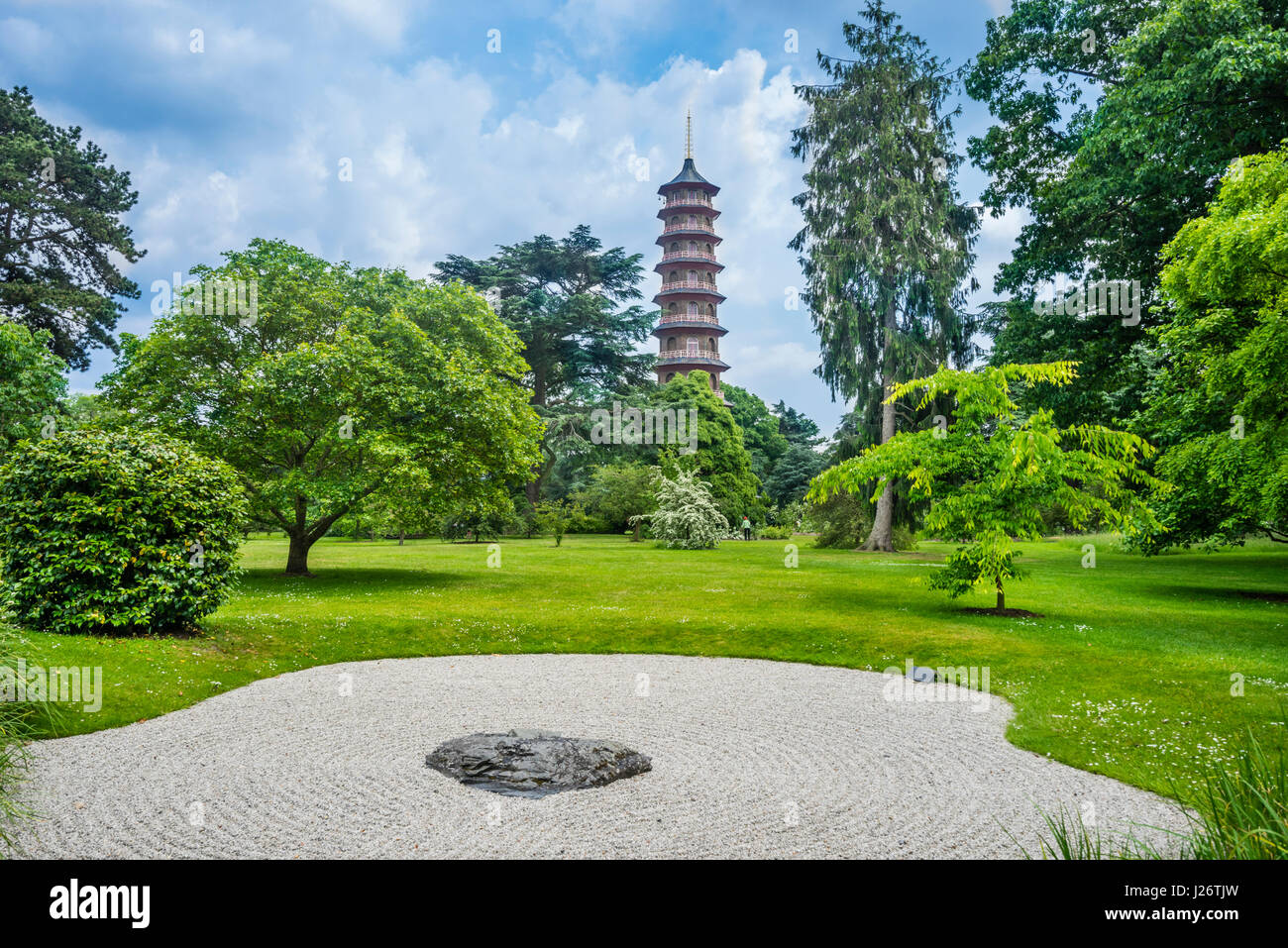 Gran Bretagna, Inghilterra, Kew Gardens in London Borough of Richmond upon Thames, vista di dieci piani pagoda ottagonale Foto Stock