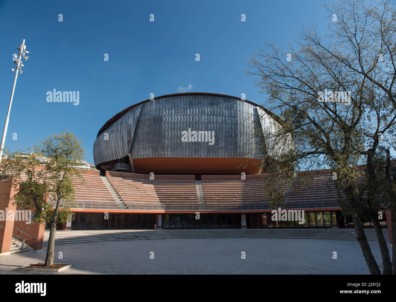 Auditorium Parco della Musica, outdoor moderna architettura paesaggistica struttura teatro e cavea esterna vista dall'ingresso Foto Stock