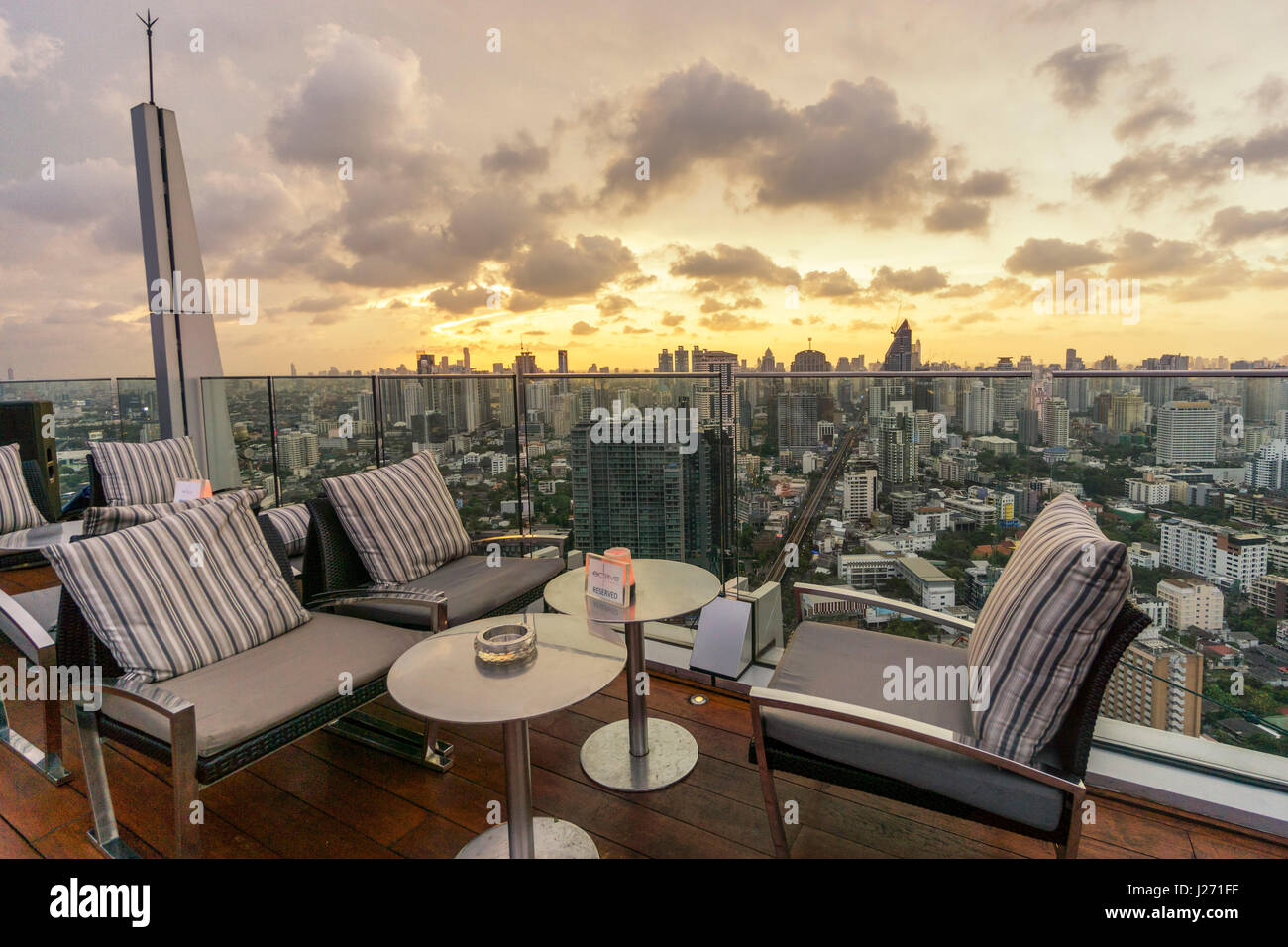 Vista dalla ottava Bar sul Tetto, Marriot Hotel Sukhumvit, skyline , punto di vista, skybar, Lounge, tetto, bar, Bangkok, Thailandia Foto Stock