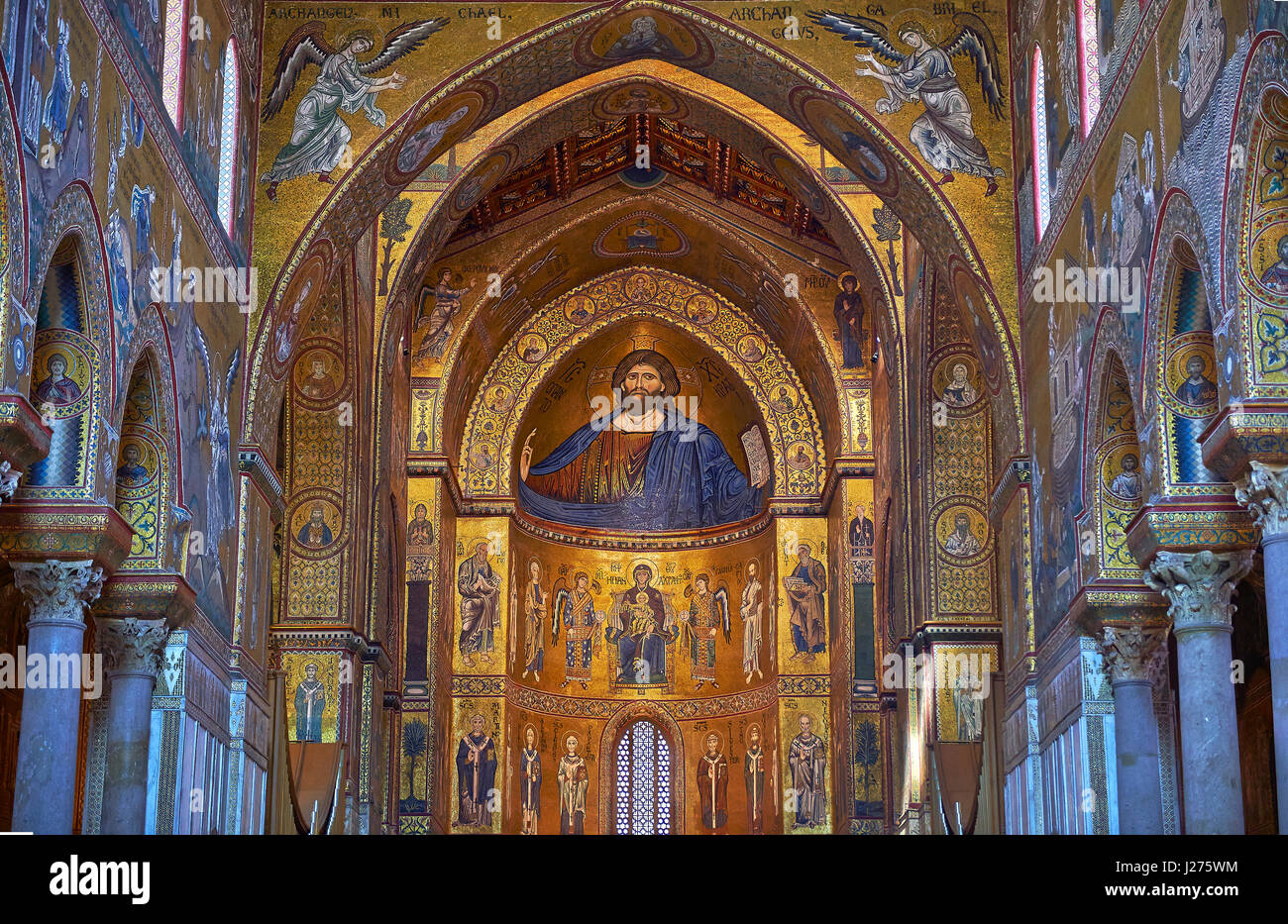 Cristo Pantocratore mosaici di Norman-Byzantine cattedrale medievale di Monreale, in provincia di Palermo, Sicilia, Italia. Foto Stock