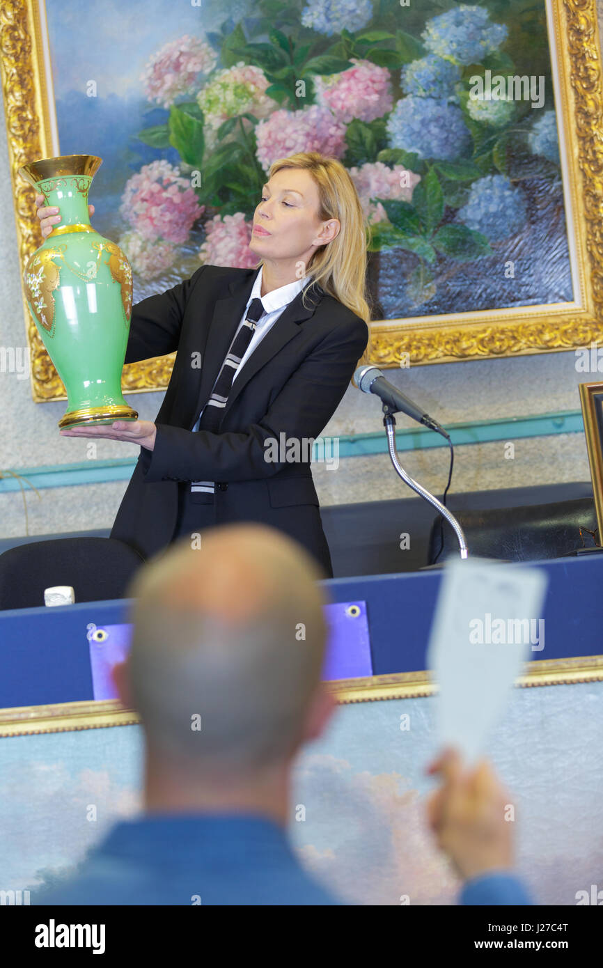 Femmina azienda banditore reen vaso decorato Foto Stock