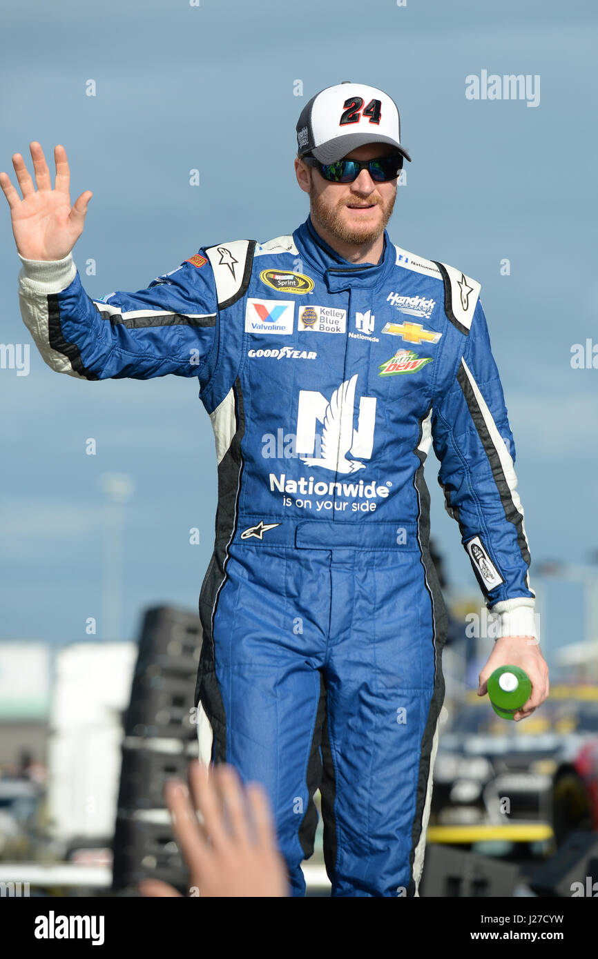 Homestead, FL, Stati Uniti d'America. 22 Novembre, 2017. Dale Earnhardt Jr durante le presentazioni del driver prima di cominciare la NASCAR Sprint Cup Series Ford EcoBoost 400 a Homestead-Miami Speedway su Novembre 22, 2015 a Homestead, Florida. Credito: Mpi04/media/punzone Alamy Live News Foto Stock