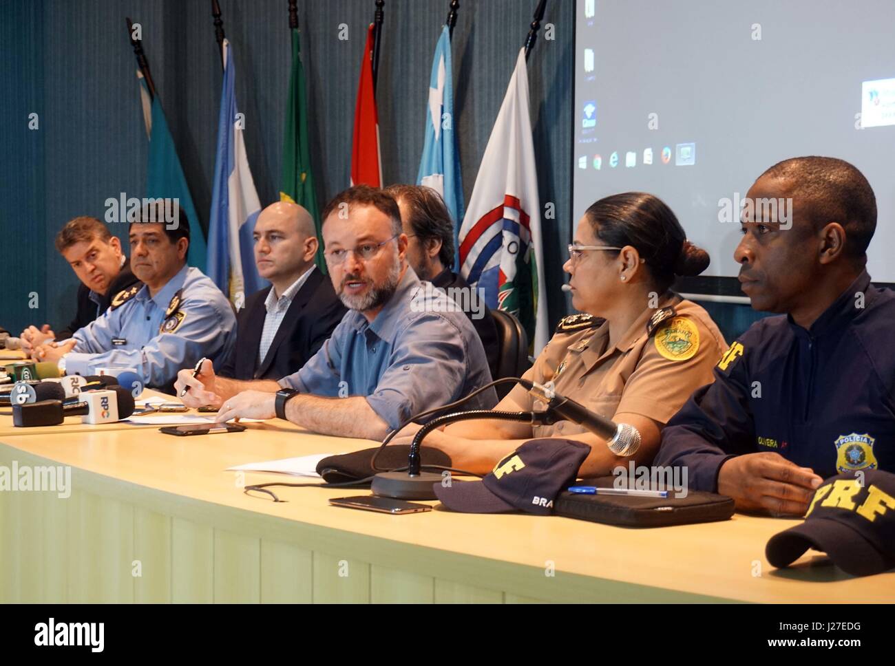 ITAIPULÂNDIA, PR - 25.04.2017: ATTACCO ALLA SOCIETÀ DI TITOLI IN PARAGU - La polizia federale (PF) dette inizio il martedì (25) che alcuni dei sospetti coinvolti nel mega-assalto su un vettore di valori ??in Paraguay, al confine con il Brasile, erano state utilizzando un palazzo a Ciudad del Este, lo stesso comune l'azione. La casa ha funzionato come una base strategica della pista nel paese limitrofo. Dal primo pomeriggio, dieci sospetti sono stati arrestati, le ultime novità in fatto di Cascavel in western Parana, circa 12pm. Tutti sono brasiliano. (Foto: Christian Rizzi/Fotoarena) Foto Stock