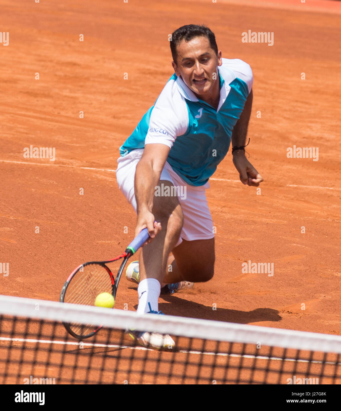 Barcellona, Spagna. Xxv Aprile, 2017. Lo spagnolo giocatore di tennis Nicolas ALMAGRO durante un secondo round gioco contro Alexander Zverev a "Barcelona Open Banc Sabadell - Trofeo Conde de Godó'. Credito: David Grau/Alamy Live News. Foto Stock