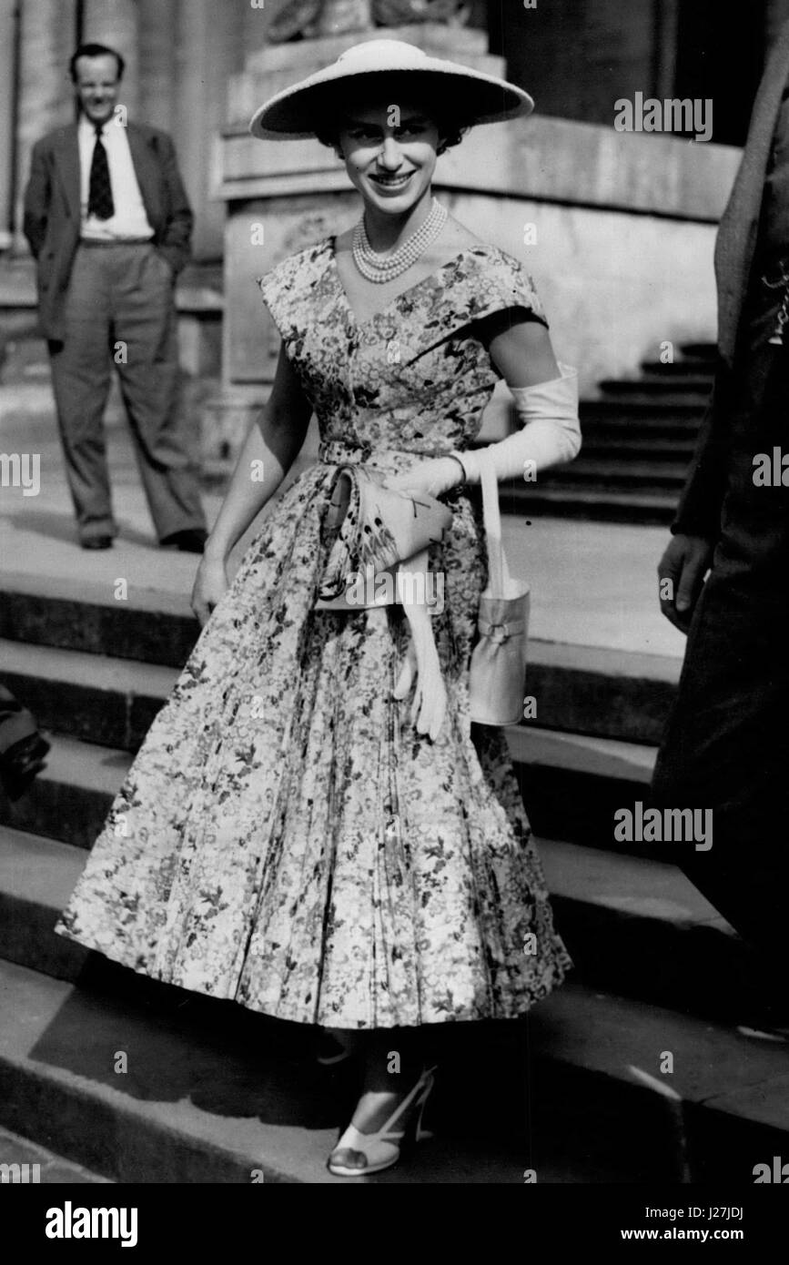 Giugno 26, 1953 - Lady Rosmarino Spencer - Churchill's Wedding a Oxford. La principessa Margaret era tra gli ospiti che hanno partecipato al matrimonio di questo pomeriggio tra Lady Rosmarino Spencer - Churchill, 23 anni, figlia di il Duca e la duchessa di Marlborough, e sig. Robin Muir, 28 anno città vecchia conference-bridge. La foto mostra: la principessa Margaret visto presso il diserbo. (Credito Immagine: © Keystone Press Agency/Keystone USA via ZUMAPRESS.com) Foto Stock