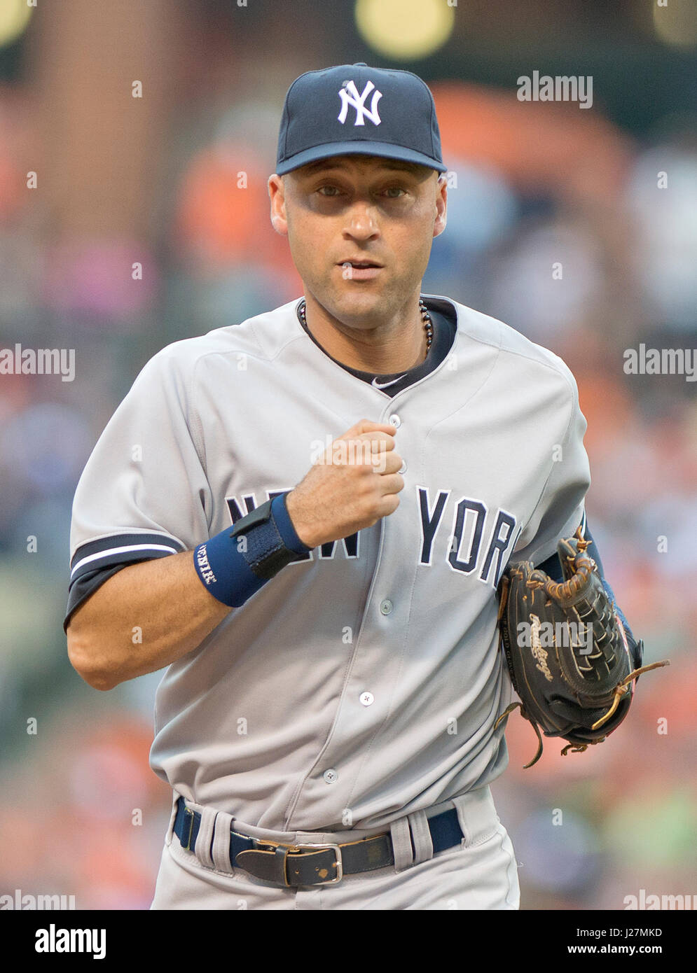 New York Yankees shorstop Derek Jeter (2) corre al Yankee piroga dopo l'ultima nel settimo inning contro i Baltimore Orioles a Rigogolo Park a Camden Yards a Baltimora, MD il 12 luglio 2014. Gli Yankees ha vinto il gioco di 3 - 0. Credito: Ron Sachs / CNP (restrizione: NO New York o New Jersey o giornali quotidiani nel raggio di 75 miglia da New York City) - nessun filo SERVICE - foto: Ron Sachs/consolidato Notizie Foto/Ron Sachs - CNP Foto Stock