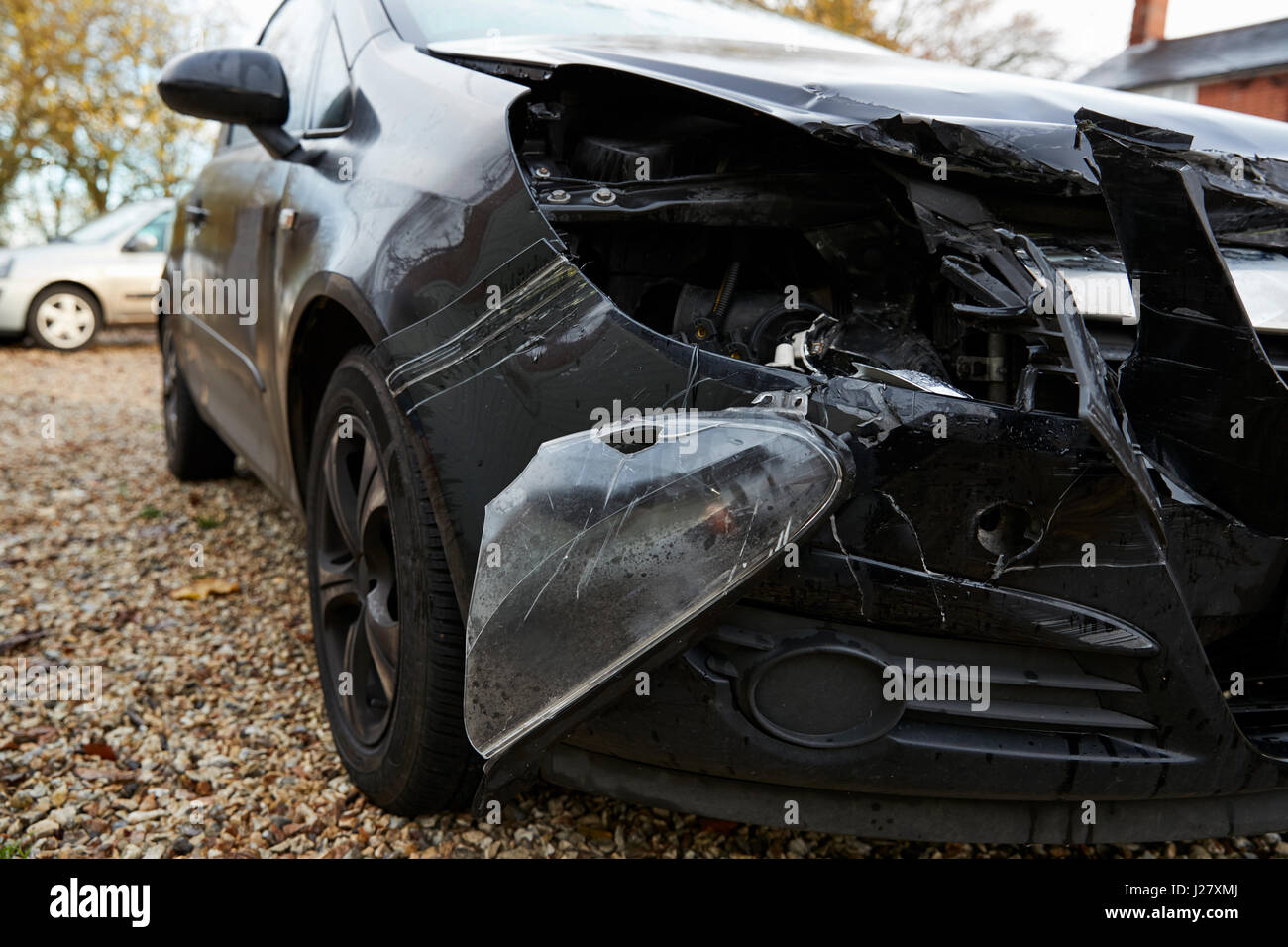 Close up di auto danneggiata dopo incidente stradale Foto Stock
