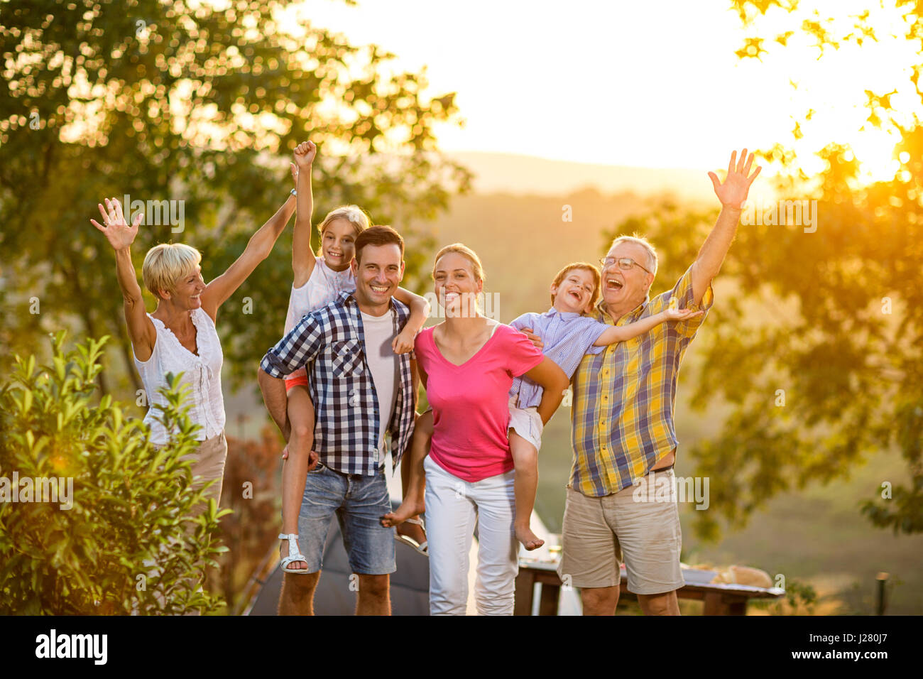 La famiglia felice in vacanza in posa insieme concetto Foto Stock