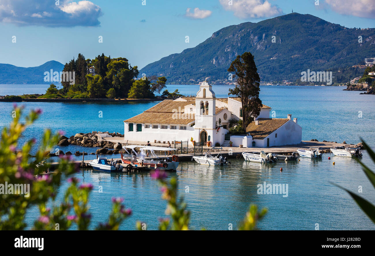 Bella Vlacherna Monastery e Mouse Island (Pontikonisi) di Corfù Corfu, Grecia Foto Stock